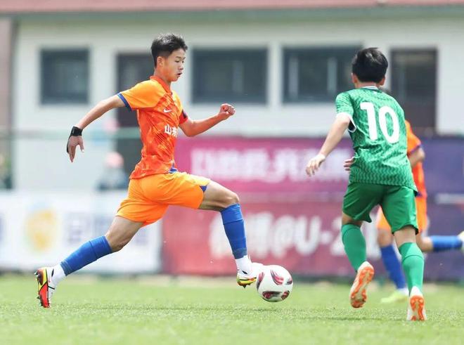 中超比赛球队宣布青训校园足球基地开放