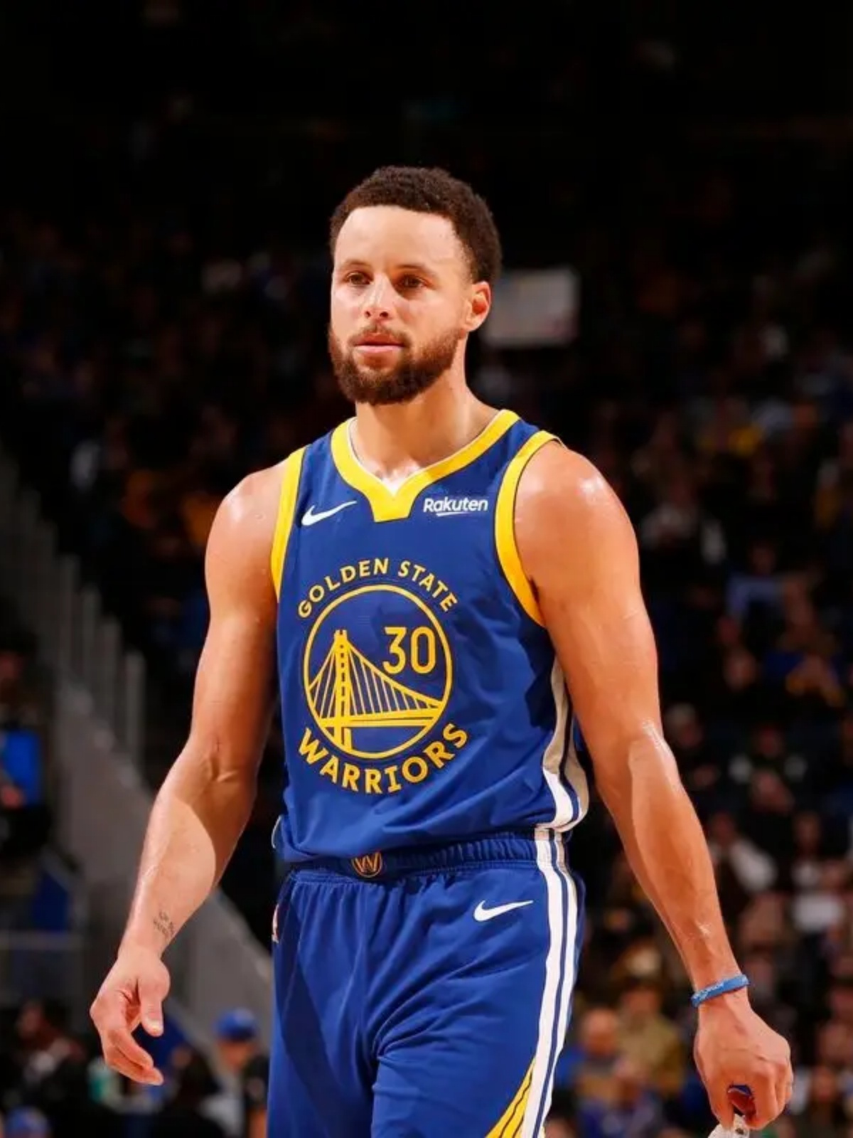 开拓者队领先勇士队，努力保持胜场优势