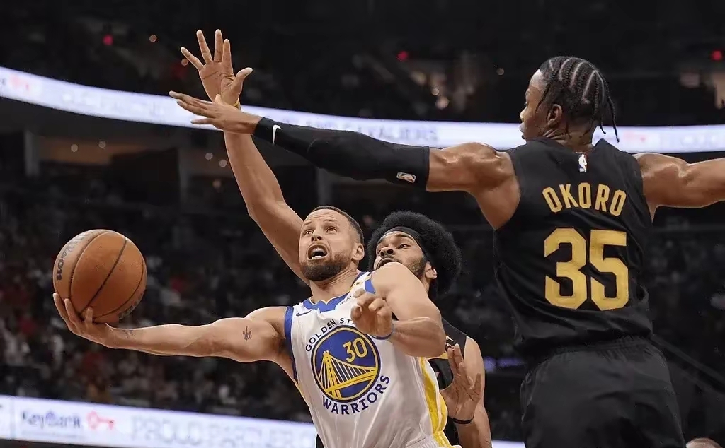 勇士队主场击败骑士队大胜险胜 勇士队主场击败骑士队大胜险胜