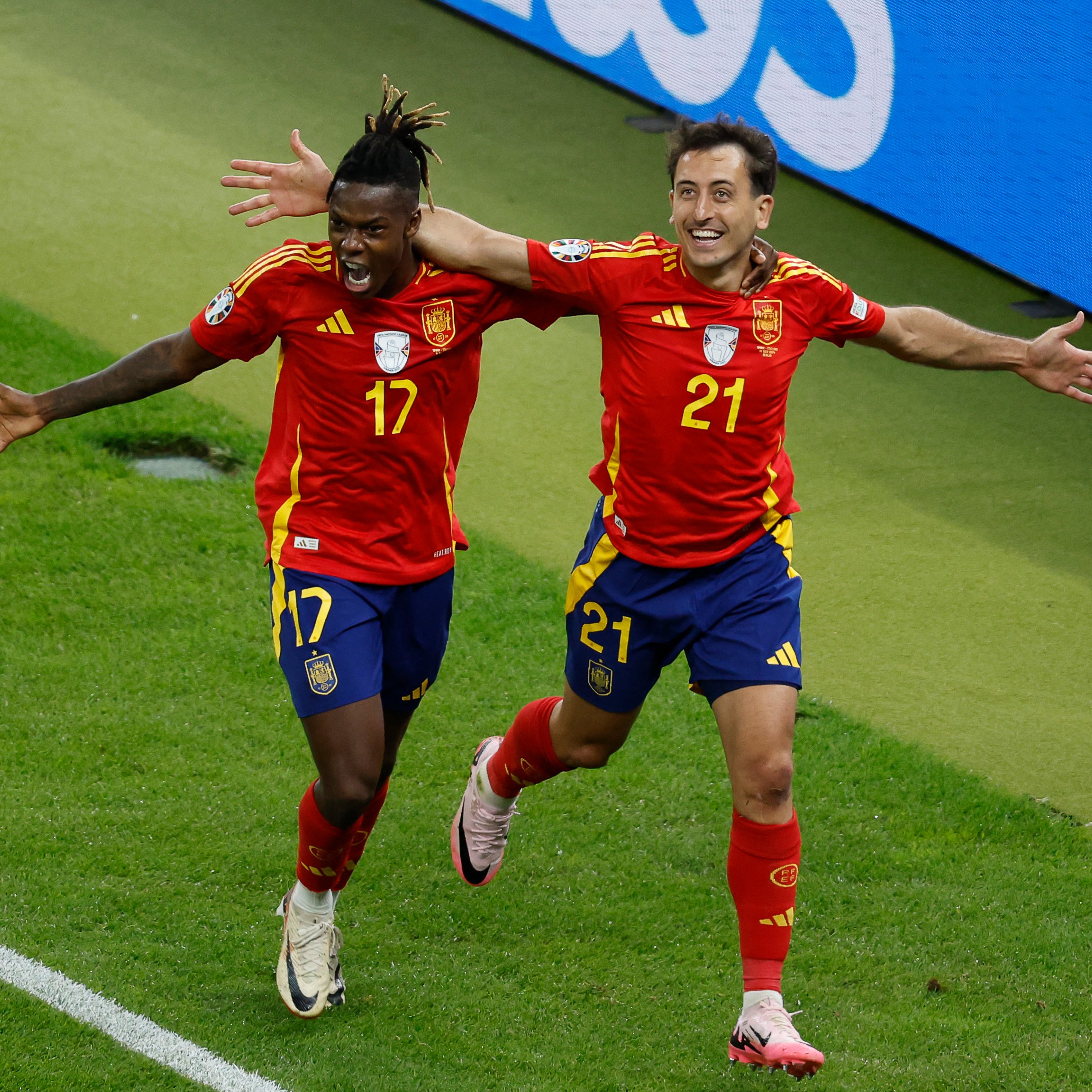 西班牙队险胜保持领先地位拼搏精神感动球迷 西班牙队险胜保持领先地位拼搏精神感动球迷