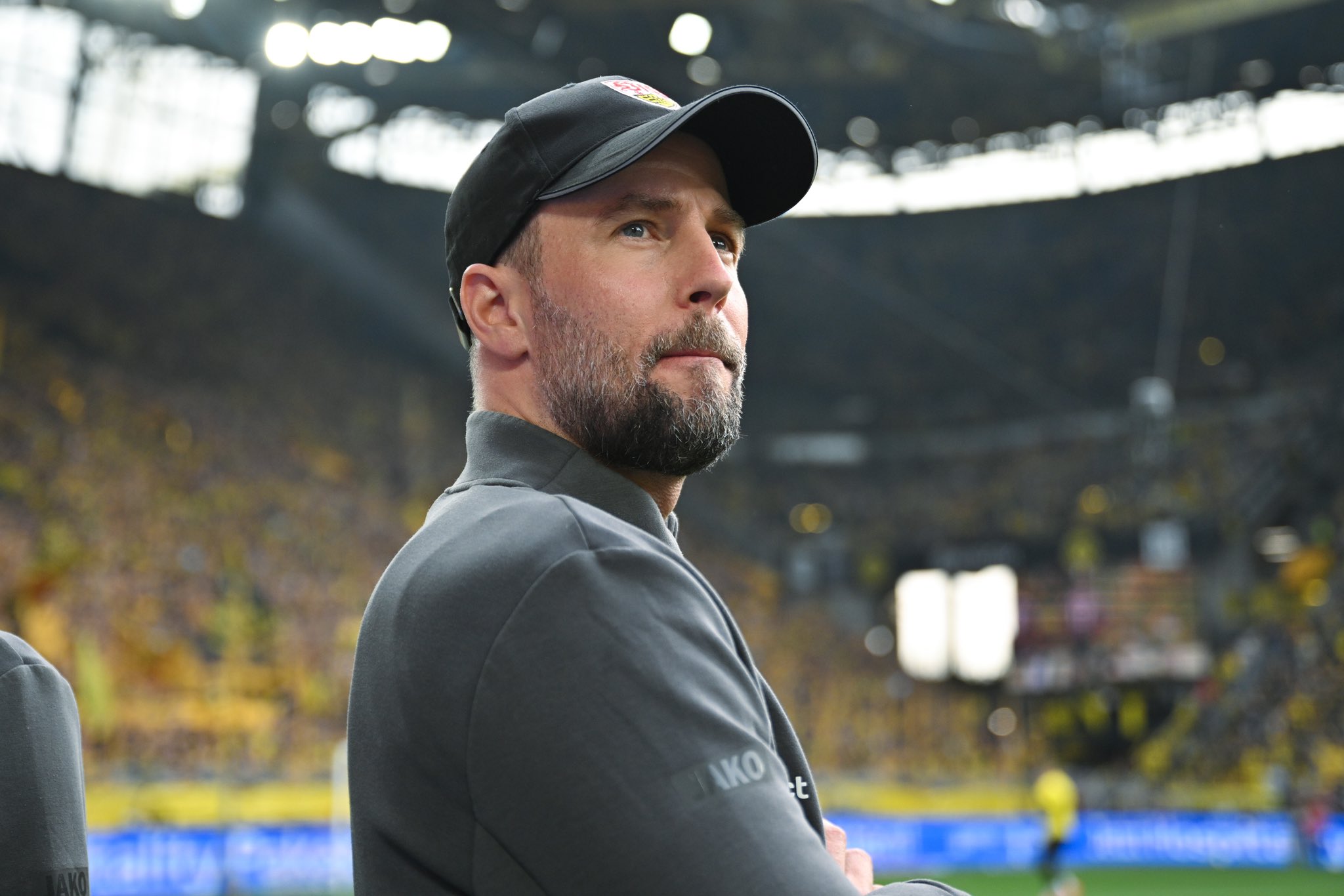 AG百家乐网页-斯图加特球员努力训练，备战关键战役