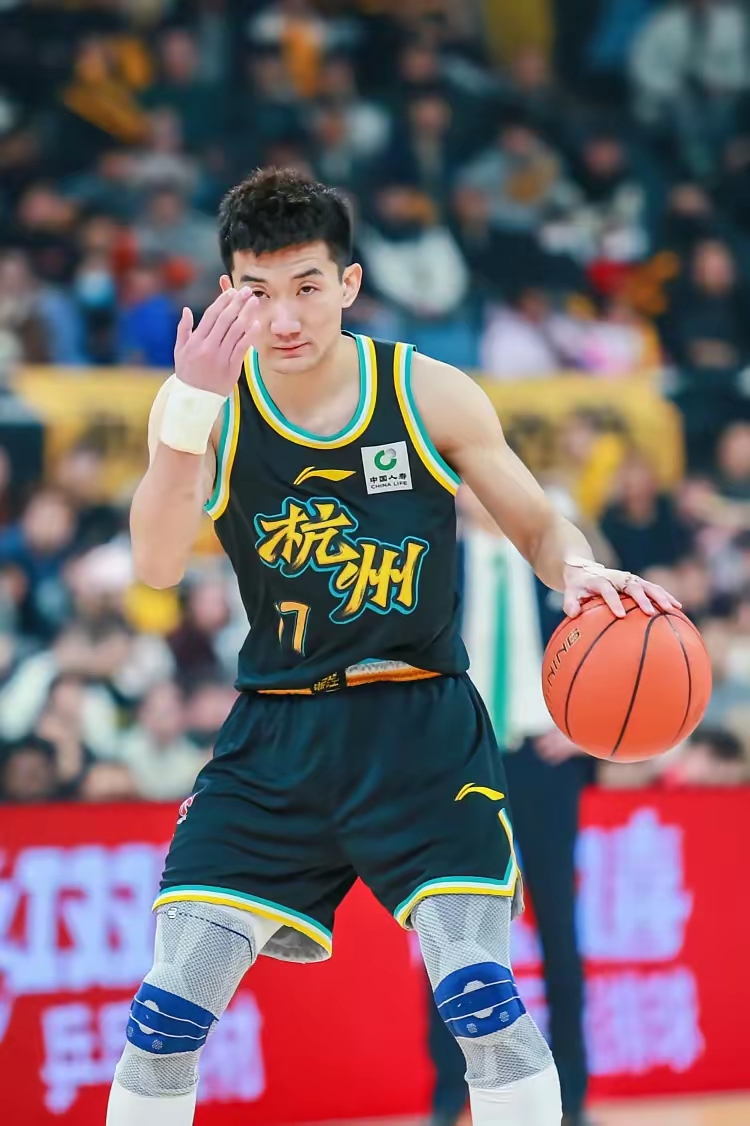 广东队险胜步行者，孙铭徽高光表现