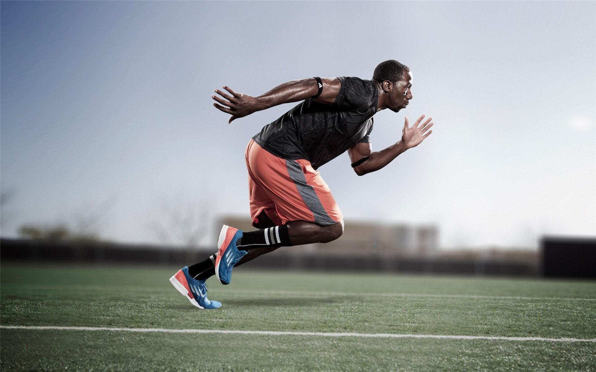 从罗兰·加洛斯的阴影到温布尔登的逆袭，阿尔卡拉斯如何用一场法网式逆转统治温网